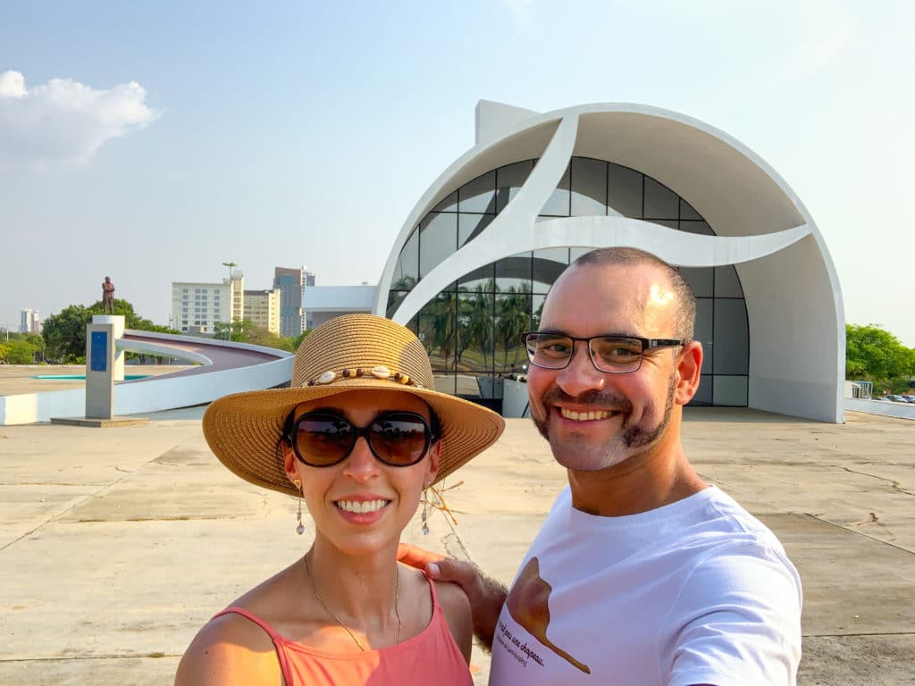 Monumento Coluna Prestes em Palmas por Oscar Niemeyer