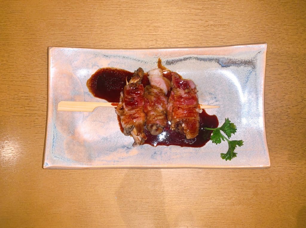 Robata de bacon com shimeji espetinho saboroso