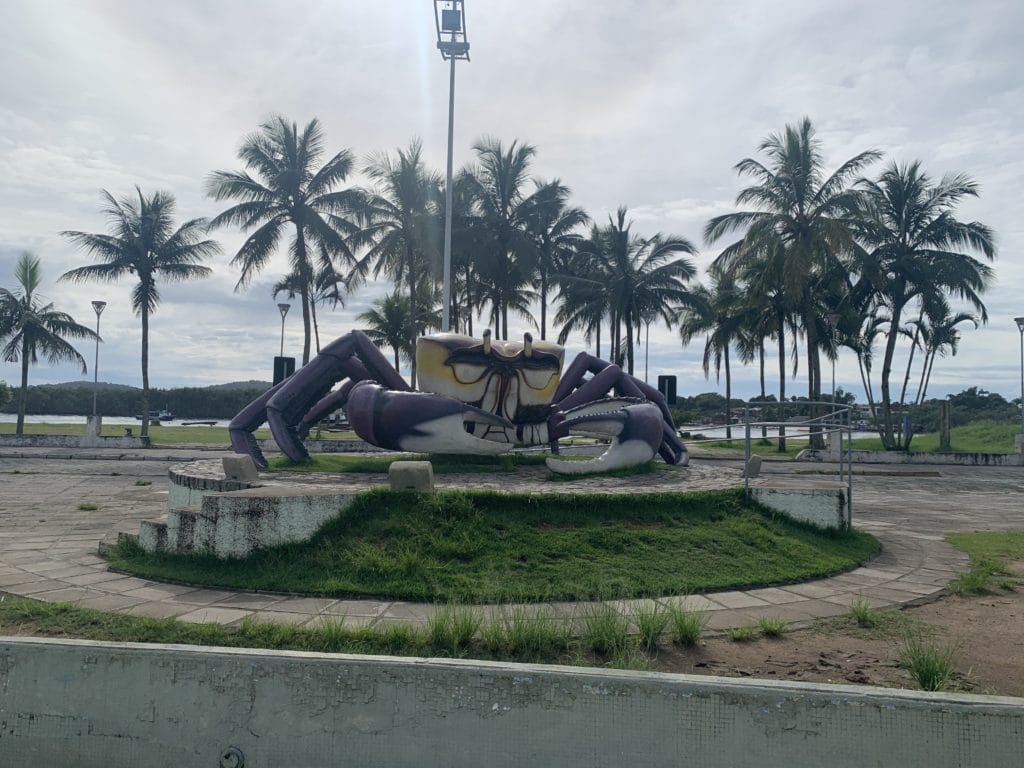 paranagua estatua carangueijo