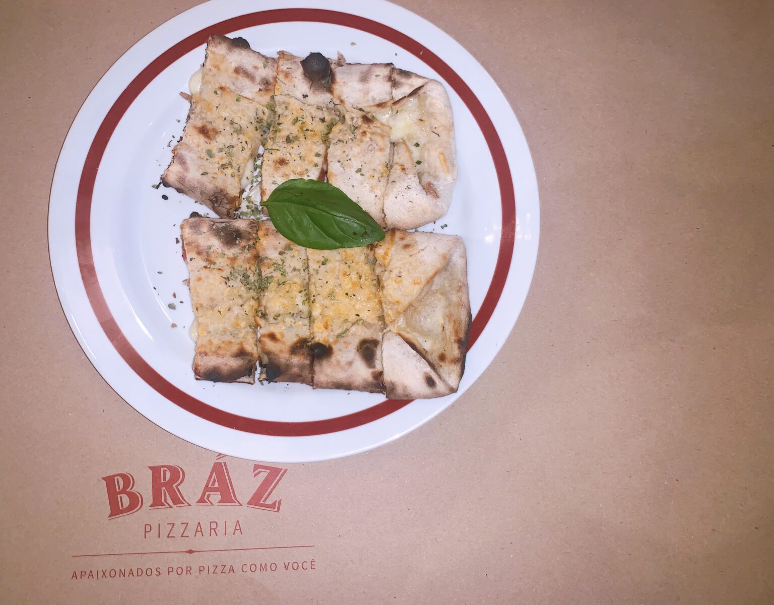 Bráz Pizzaria Uma Tradicional Pizza Em São Paulo A Bela E O Bigode