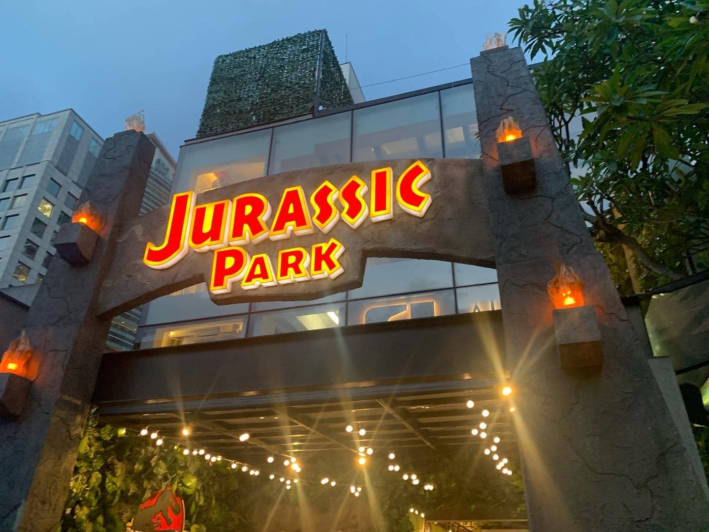 Reserva para Jurassic Park Burger Restaurant - Hamburguesa