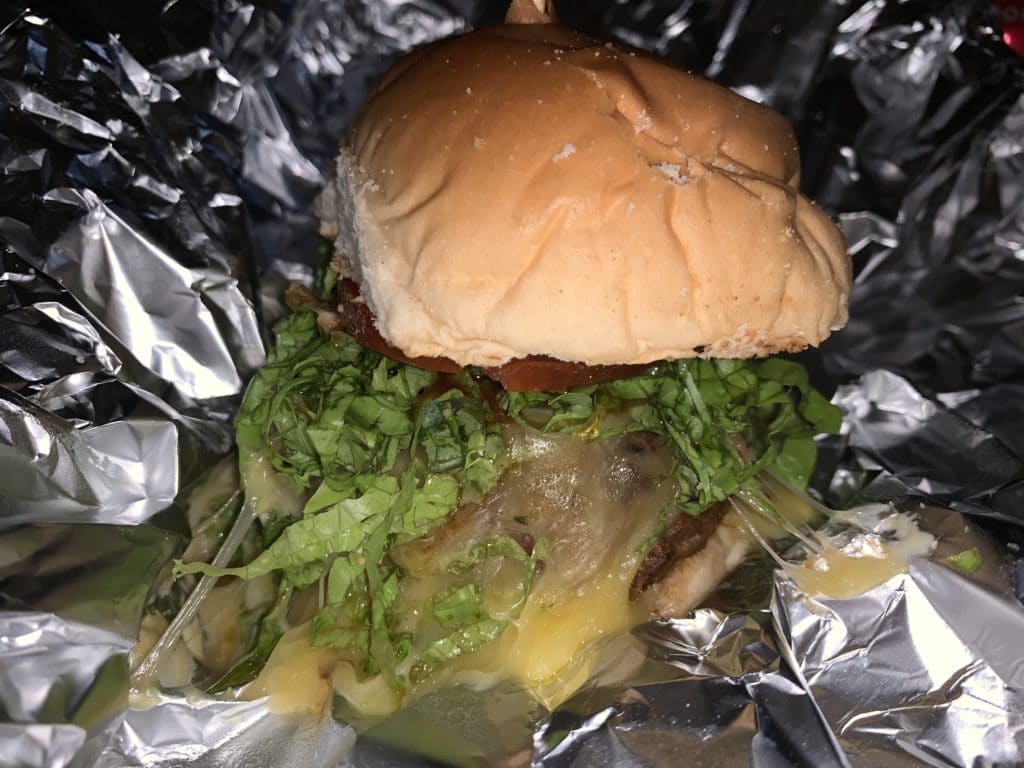 Hamburguer de Cupim com Gorgonzola - Meg´s Hamburgueria - Itacaré