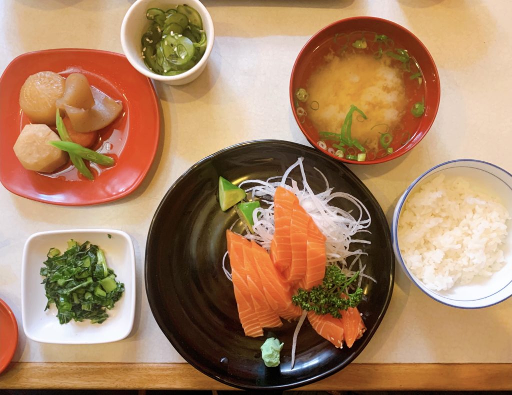 hinode restaurante japones sashimi
