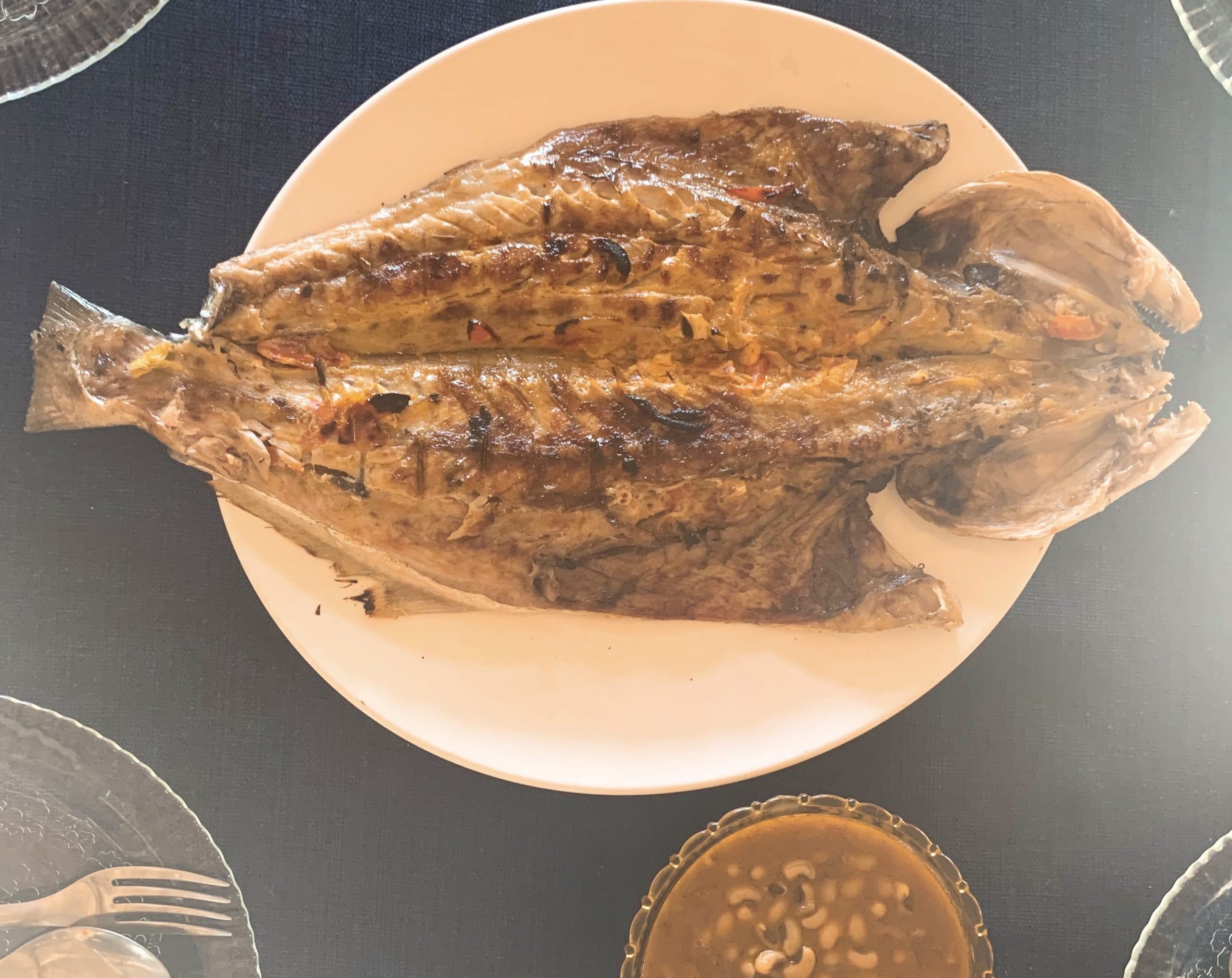 peixe de anchova servido no almoço