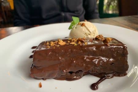 Sobremesa do restaurante Casa Europa: bolo de chocolate