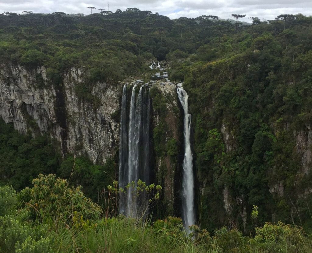 Cascata das Andorinhas, no Cânion do Itaimbezinho, em Cambará do Sul, RS.