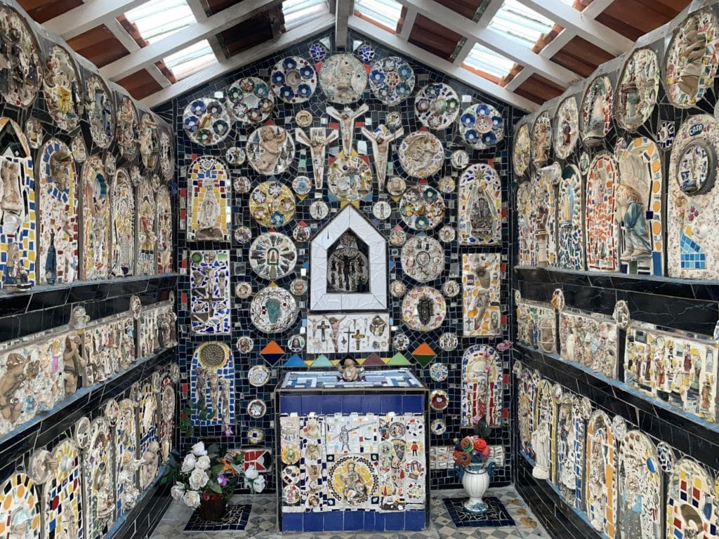 Decoração da Capela de Mosaico II em São Bento do Sapucaí
