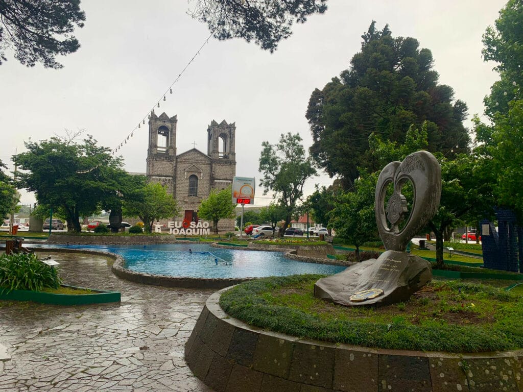Praça João Ribeiro onde fica o termômetro marcando as baixas temperaturas